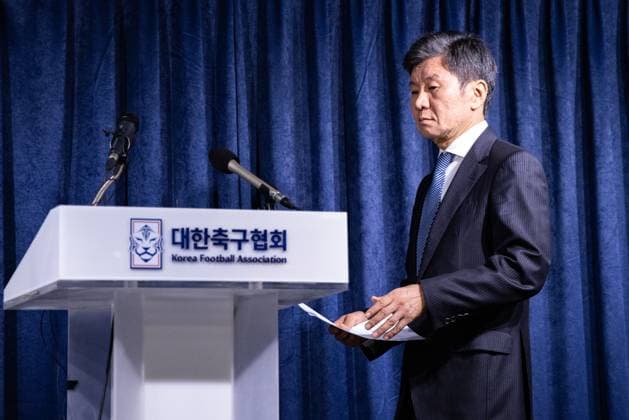 The press conference, PK, Pressekonferenz On The Dismissal Of Jürgen Klinsmann Chung Mong-gyu, the president of the Korea Football Association, is entering to announce the dismissal of Jurgen Klinsmann as the head coach of the national football team during a press conference on the results of a KFA executive meeting regarding the national team, Nationalteam s affairs at the Seoul Football Center in Seoul, South Korea, on February 16, 2024. Klinsmann s tenure as the head coach of the national team, which began in March of the previous year, is ending in less than a year. Seoul South Korea Copyright: xChrisxJungx originalFilename:jung-thepress240216_npdZN.jpg