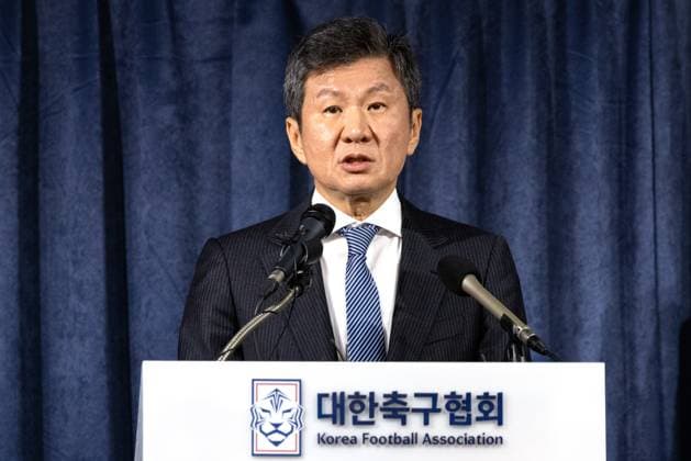 Sport Bilder des Tages The press conference, PK, Pressekonferenz On The Dismissal Of Jürgen Klinsmann Chung Mong-gyu, the president of the Korea Football Association (KFA), is announcing the dismissal of Jurgen Klinsmann as the head coach of the South Korean national football team during a press conference on the results of a KFA executive meeting regarding the national team, Nationalteam s affairs at the Seoul Football Center in Seoul, South Korea, on February 16, 2024. Klinsmann, who took over the helm of the national team in March of the previous year, is seeing his journey with Korean football come to an end in less than a year. Seoul South Korea Copyright: xChrisxJungx originalFilename:jung-thepress240216_npErm.jpg