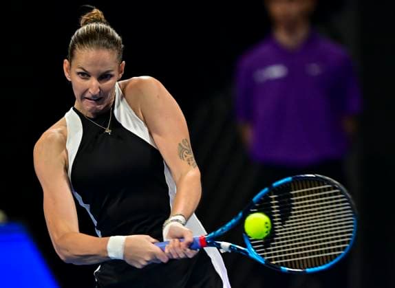 Qatar TotalEnergies Open - Day 5 Karolina Pliskova from the Czech Republic is playing in her quarterfinal match against Naomi Osaka of Japan at the WTA, Tennis Damen 1000-Qatar TotalEnergies Open tennis tournament at the Khalifa International Tennis Complex in Doha, Qatar, on February 15, 2024. DOHA Qatar  Copyright: xNoushadxThekkayilx originalFilename:varittyakkal-qatartot240216_npHot.jpg