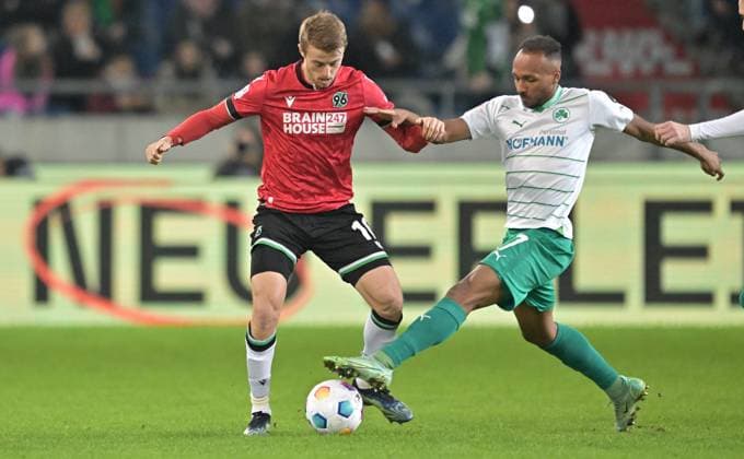 16 02 2024 Soccer Season 2023 2024 2 Soccer Bundesliga 22 Matchday Hannover 96 H96 SpVgg Greuther Fürth Kleeblatt Sportfoto Zink xwoxzix DFL regulations prohibit any use of photographs as image sequences and or quasi video only for editorial use Sebastian Ernst 10, Hannover 96 H96 Julian Green 37, SpVgg Greuther Fürth