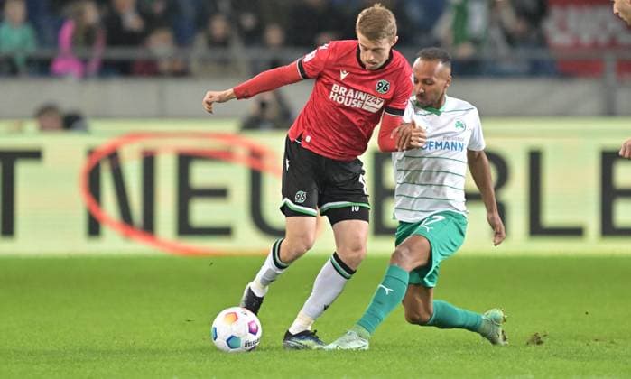 16 02 2024 Soccer Season 2023 2024 2 Soccer Bundesliga 22 Matchday Hannover 96 H96 SpVgg Greuther Fürth Kleeblatt Sportfoto Zink xwoxzix DFL regulations prohibit any use of photographs as image sequences and or quasi video only for editorial use Sebastian Ernst 10, Hannover 96 H96 Julian Green 37, SpVgg Greuther Fürth