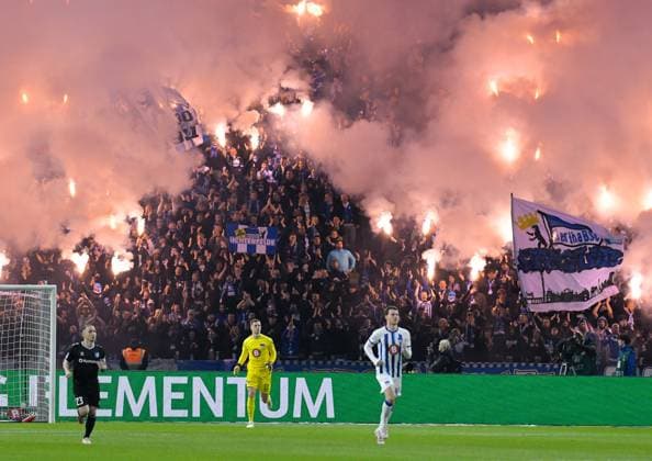Soccer 2 Bundesliga, Hertha BSC 1 FC Magdeburg 16 02 2024, xdanx, Soccer 2 Bundesliga, Hertha BSC 1 FC Magdeburg, v l fans, atmosphere, scarves, flags, visitors, jerseys, Ultras, Hertha BSC Berlin to send pyrotechnics, Bengalos, smoke DFL DFB REGULATIONS PROHIBIT ANY USE OF PHOTOGRAPHS as IMAGE SEQUENCES and or QUASI VIDEO Photo Daniel Lakomski Mix1 Berlin Olympiastadion Berlin Berlin Germany EN Copyright: xDanielxLakomskix