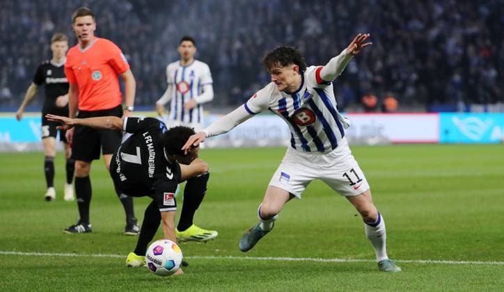 Herbert Bockhorn, Fabian Reese duel match scene action sport soccer soccer DFL 2 Bundesliga men 22 matchday season 2023 2024 16 02 2024 Hertha BSC Berlin vs 1 FC Magdeburg FCM DFL regulations prohibit any use of photographs as image sequences and or quasi video