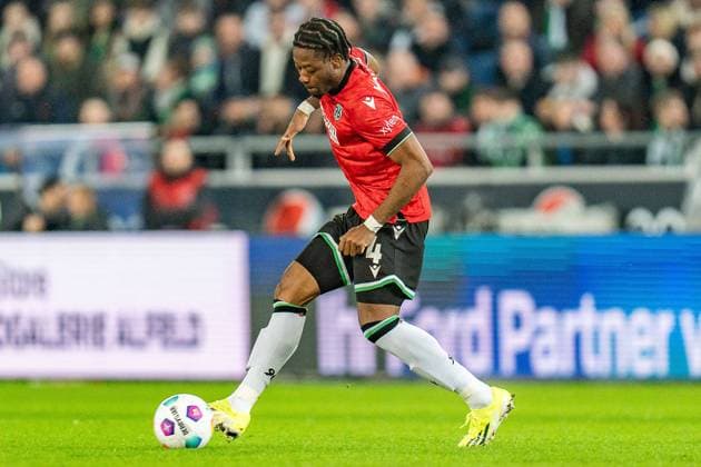 Bright Akwo Arrey Mbi Hannover 96, 4 Hannover 96 vs Greuther Fuerth, Soccer, 2 Bundesliga, 22 Matchday, 16 02 2024 DFL REGULATIONS PROHIBIT ANY OUSE OF PHOTOGRAPHS AS IMAGE SEQUENCES AND OR QUASI VIDEO Hannover 96 vs Greuther Fuerth, Soccer, 2 Bundesliga, 22 Matchday, 16 02 2024 Hannover Copyright: xEibner-Pressefoto BahhoxKarax EP_HAN