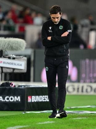 16 02 2024 Soccer Season 2023 2024 2 Soccer Bundesliga 22 Matchday Hannover 96 H96 SpVgg Greuther Fürth Kleeblatt Sportfoto Zink xwoxzix DFL regulations prohibit any use of photographs as image sequences and or quasi video only for editorial use Stefan Leitl Trainer Hannover 96 H96 disappointed Disappointment
