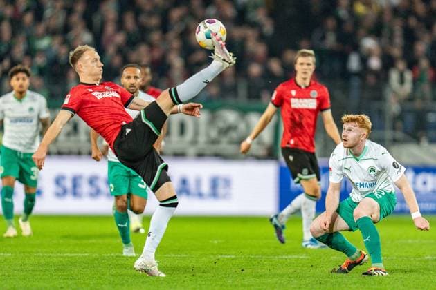 Havard Nielsen Hannover 96, 16 Hannover 96 vs Greuther Fuerth, Soccer, 2 Bundesliga, 22 Matchday, 16 02 2024 DFL REGULATIONS PROHIBIT ANY OUSE OF PHOTOGRAPHS AS IMAGE SEQUENCES AND OR QUASI VIDEO Hannover 96 vs Greuther Fuerth, Soccer, 2 Bundesliga, 22 Matchday, 16 02 2024 Hannover Copyright: xEibner-Pressefoto BahhoxKarax EP_HAN