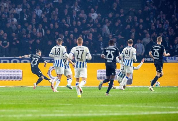 Soccer, Men, Season 2023 2024, 2 Bundesliga 22 Matchday , Hertha BSC 1 FC Magdeburg, v l Baris Atik 1 FC Magdeburg scores the goal to 0 1, 16 02 2024, Copyright: xSebastianxRäppold MatthiasxKochx
