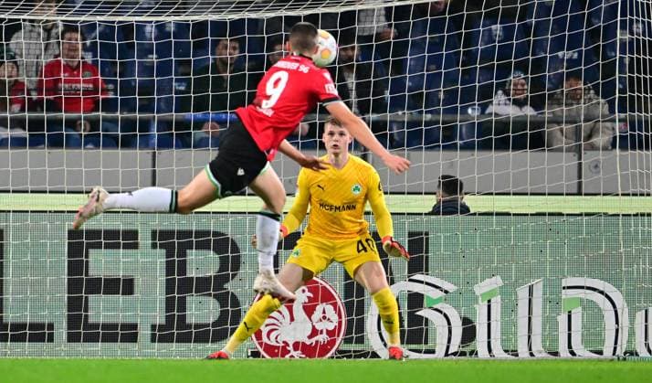 16 02 2024 Soccer Season 2023 2024 2 Soccer Bundesliga 22 Matchday Hannover 96 H96 SpVgg Greuther Fürth Kleeblatt Sportfoto Zink xwoxzix DFL regulations prohibit any use of photographs as image sequences and or quasi video only for editorial use Nicolo Tresoldi 9, Hannover 96 H96 Jonas Urbig 40, SpVgg Greuther Fürth Chance Torchance