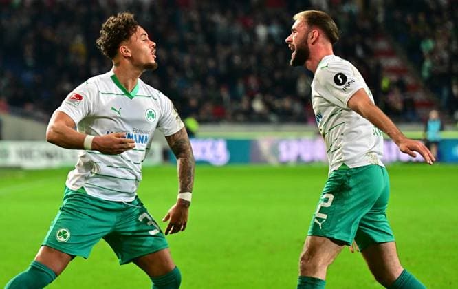 16 02 2024 Soccer Season 2023 2024 2 Soccer Bundesliga 22 Matchday Hannover 96 H96 SpVgg Greuther Fürth Kleeblatt Sportfoto Zink xwoxzix DFL regulations prohibit any use of photographs as image sequences and or quasi video only for editorial use Torjubel Jubel nach Treffer Torschuß zum 0 1 durch Armindo Sieb 30, SpVgg Greuther Fürth Armindo Sieb 30, SpVgg Greuther Fürth Simon Asta 2, SpVgg Greuther Fürth