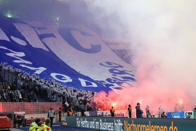 DEU, DFL, 2 FBL, Hertha BSC vs 1 FC Magdeburg, 16 02 2024, Berliner Olympiastadion, Berlin, DEU, DFL, 2 FBL, Hertha BSC vs 1 FC Magdeburg, im Bild Magdeburger Fanblock, Pyrto DFL regulations prohibit any use of Photographs as image sequences and or quasi video Foto Juergen Engler nordphoto GmbH nordphotoxGmbHx xEngler nph00076
