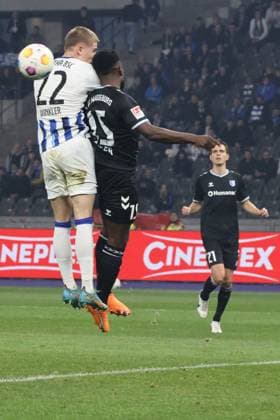 DEU, DFL, 2 FBL, Hertha BSC vs 1 FC Magdeburg, 16 02 2024, Berliner Olympiastadion, Berlin, DEU, DFL, 2 FBL, Hertha BSC vs 1 FC Magdeburg, in the picture Marten Winkler Hertha BSC Berlin 22 , Daniel Heber 1 FC Magdeburg 15 , Tobias Mueller 1 FC Magdeburg 21 DFL regulations prohibit any use of Photographs as image sequences and or quasi video Foto Juergen Engler nordphoto GmbH nordphotoxGmbHx xEngler nph00076