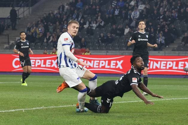 DEU, DFL, 2 FBL, Hertha BSC vs 1 FC Magdeburg, 16 02 2024, Berliner Olympiastadion, Berlin, DEU, DFL, 2 FBL, Hertha BSC vs 1 FC Magdeburg, in the picture Marten Winkler Hertha BSC Berlin 22 , Daniel Heber 1 FC Magdeburg 15 , Tobias Mueller 1 FC Magdeburg 21 DFL regulations prohibit any use of Photographs as image sequences and or quasi video Foto Juergen Engler nordphoto GmbH nordphotoxGmbHx xEngler nph00076