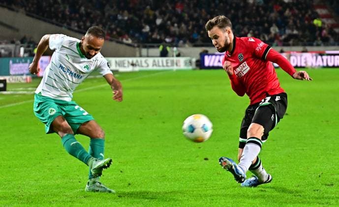 16 02 2024 Soccer Season 2023 2024 2 Soccer Bundesliga 22 Matchday Hannover 96 H96 SpVgg Greuther Fürth Kleeblatt Sportfoto Zink xwoxzix DFL regulations prohibit any use of photographs as image sequences and or quasi video only for editorial use Julian Green 37, SpVgg Greuther Fürth Louis Schaub 11, Hannover 96 H96