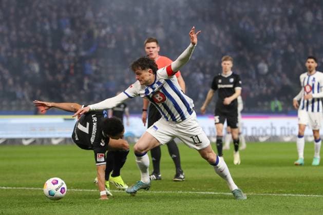 16 02 2024, xtgx, Football 2 Bundesliga, Hertha BSC Berlin 1 FC Magdeburg emspor, v l Herbert Bockhorn Magdeburg, 7 , Fabian Reese Hertha, 11 duel, duel, fight, tackle DFL DFB REGULATIONS PROHIBIT ANY USE OF PHOTOGRAPHS as IMAGE SEQUENCES and or QUASI VIDEO Berlin