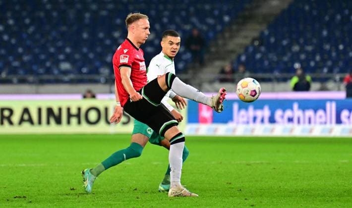16 02 2024 Soccer Season 2023 2024 2 Soccer Bundesliga 22 Matchday Hannover 96 H96 SpVgg Greuther Fürth Kleeblatt Sportfoto Zink xwoxzix DFL regulations prohibit any use of photographs as image sequences and or quasi video only for editorial use Havard Nielsen 16, Hannover 96 H96 vor Maximilian Solomon Dietz 33, SpVgg Greuther Fürth