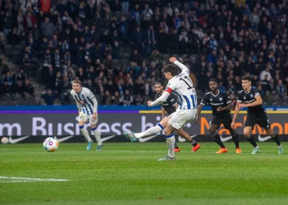 Soccer, Men, Season 2023 2024, 2 Bundesliga 22 Matchday , Hertha BSC 1 FC Magdeburg, Fabian Reese Hertha BSC scores from the penalty spot to make it 1 1, 16 02 2024, Copyright: xSebastianxRäppold MatthiasxKochx
