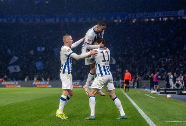 Soccer, Men, Season 2023 2024, 2 Bundesliga 22 Matchday , Hertha BSC 1 FC Magdeburg, f l Palko Dardai Hertha BSC , Aymen Barkok Hertha BSC , Fabian Reese Hertha BSC , Cheering after goal to 1 1, 16 02 2024, Copyright: xSebastianxRäppold MatthiasxKochx
