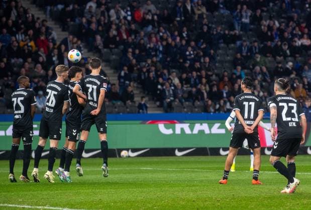 Soccer, Men, Season 2023 2024, 2 Bundesliga 22 Matchday , Hertha BSC 1 FC Magdeburg, Palko Dardai Hertha BSC scores from a free kick to make it 2 1, 16 02 2024, Copyright: xSebastianxRäppold MatthiasxKochx