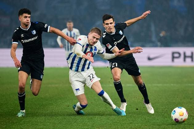 Marten Winkler Hertha BSC, 22 , Tobias Mueller 1 FC Magdeburg, 21 , GER, Hertha BSC vs 1 FC Magdeburg, Soccer Men, 2 Bundesliga, Season 2023 2024, 22 Matchday, 16 02 2024 DFL REGULATIONS PROHIBIT ANY USE OF PHOTOGRAPHS AS IMAGE SEQUENCES AND OR QUASI VIDEO GER, Hertha BSC vs 1 FC Magdeburg, Soccer Men, 2 Bundesliga, Season 2023 2024, 22 Matchday, 16 02 2024 Berlin Copyright: xEibner-Pressefotox xClaudiusxRaux EP_CRH