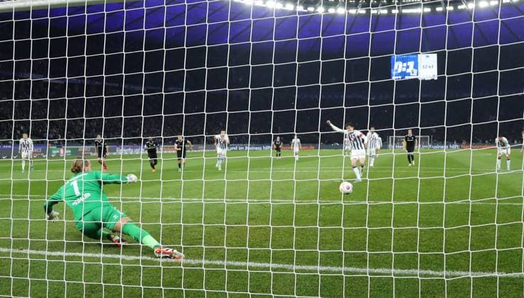 Fabian Reese shoots penalty kick against to equalize 1 1 against goalkeeper Dominik Reimann Sport Football Soccer DFL 2 Bundesliga Men 22 Matchday Season 2023 2024 16 02 2024 Hertha BSC Berlin vs 1 FC Magdeburg FCM DFL regulations prohibit any use of photographs as image sequences and or quasi video
