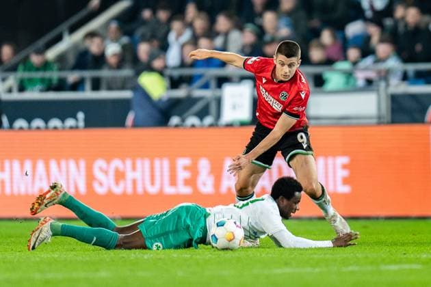 Nicolo Tresoldi Hannover 96, 9 Hannover 96 vs Greuther Fuerth, Soccer, 2 Bundesliga, 22 Matchday, 16 02 2024 DFL REGULATIONS PROHIBIT ANY OUSE OF PHOTOGRAPHS AS IMAGE SEQUENCES AND OR QUASI VIDEO Hannover 96 vs Greuther Fuerth, Soccer, 2 Bundesliga, 22 Matchday, 16 02 2024 Hannover Copyright: xEibner-Pressefoto BahhoxKarax EP_HAN
