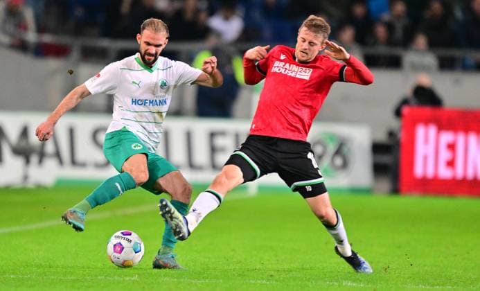 16 02 2024 Soccer Season 2023 2024 2 Soccer Bundesliga 22 Matchday Hannover 96 H96 SpVgg Greuther Fürth Kleeblatt Sportfoto Zink xwoxzix DFL regulations prohibit any use of photographs as image sequences and or quasi video only for editorial use Simon Asta 2, SpVgg Greuther Fürth Sebastian Ernst 10, Hannover 96 H96
