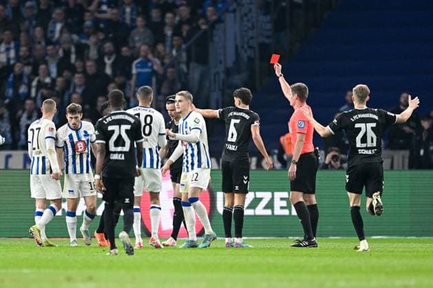 2 Bundesliga Hertha BSC Berlin 1 FC Magdeburg on 16 02 2024 at Olympiastadion in Berlin Red, red card for Jean Hugonet FC Magdeburg by referee Exner, Florian MT