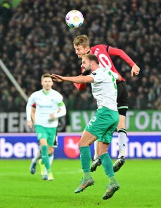 16 02 2024 Soccer Season 2023 2024 2 Soccer Bundesliga 22 Matchday Hannover 96 H96 SpVgg Greuther Fürth Kleeblatt Sportfoto Zink MeZi xmexzix DFL regulations prohibit any use of photographs as image sequences and or quasi video only for editorial use Simon Asta 2, SpVgg Greuther Fürth vor Sebastian Ernst 10, Hannover 96 H96