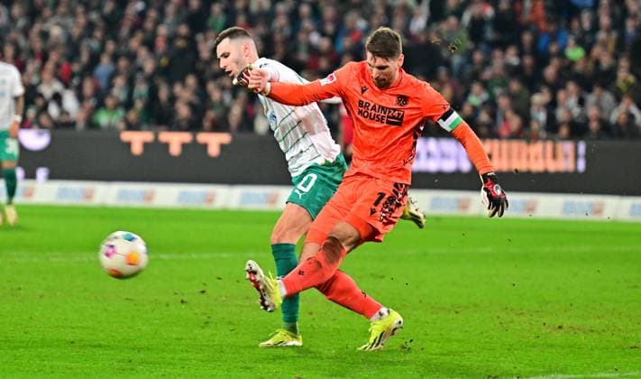 16 02 2024 Soccer Season 2023 2024 2 Soccer Bundesliga 22 Matchday Hannover 96 H96 SpVgg Greuther Fürth Kleeblatt Sportfoto Zink xwoxzix DFL regulations prohibit any use of photographs as image sequences and or quasi video only for editorial use Branimir Hrgota 10 SpVgg Greuther Fürth Ron Robert Zieler 1, Hannover 96 H96