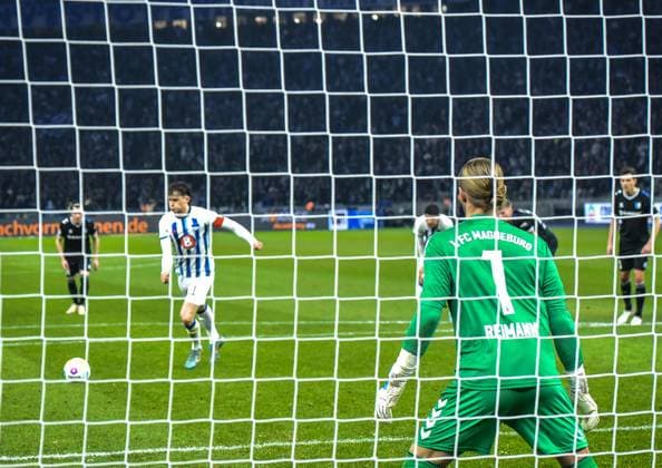 Soccer 2 Bundesliga, Hertha BSC 1 FC Magdeburg 16 02 2024, xdanx, Soccer 2 Bundesliga, Hertha BSC 1 FC Magdeburg, v l Fabian Reese Hertha BSC 11 ,converts the penalty to 1 1 DFL DFB REGULATIONS PROHIBIT ANY USE OF PHOTOGRAPHS as IMAGE SEQUENCES and or QUASI VIDEO Foto Daniel Lakomski Mix1 Berlin Olympiastadion Berlin Berlin Germany EN Copyright: xDanielxLakomskix