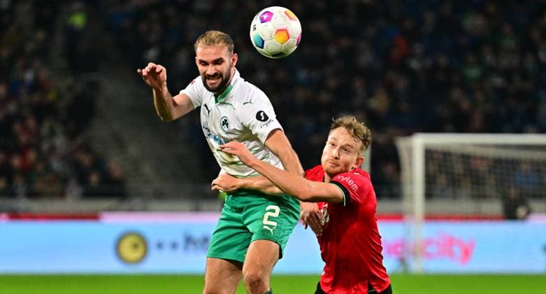 16 02 2024 Soccer Season 2023 2024 2 Soccer Bundesliga 22 Matchday Hannover 96 H96 SpVgg Greuther Fürth Kleeblatt Sportfoto Zink xwoxzix DFL regulations prohibit any use of photographs as image sequences and or quasi video only for editorial use Simon Asta 2, SpVgg Greuther Fürth Jannik Dehm 20, Hannover 96 H96