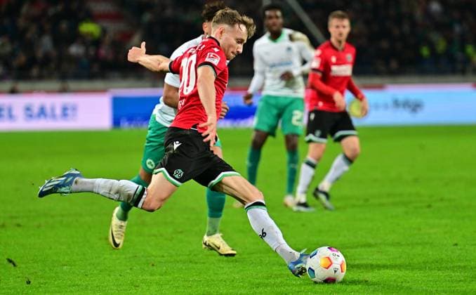 16 02 2024 Soccer Season 2023 2024 2 Soccer Bundesliga 22 Matchday Hannover 96 H96 SpVgg Greuther Fürth Kleeblatt Sportfoto Zink xwoxzix DFL regulations prohibit any use of photographs as image sequences and or quasi video only for editorial use Jannik Dehm 20, Hannover 96 H96