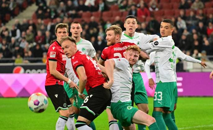 16 02 2024 Fußball Saison 2023 2024 2 Fußball Bundesliga 22 Spieltag Hannover 96 H96 SpVgg Greuther Fürth Kleeblatt Sportfoto Zink MeZi xmexzix DFL regulations prohibit any use of photographs as image sequences and or quasi video only for editorial use Havard Nielsen 16, Hannover 96 H96 Robert Wagner 22, SpVgg Greuther Fürth Andreas Voglsammer 32, Hannover 96 H96 Damian Michalski 4, SpVgg Greuther Fürth Maximilian Solomon Dietz 33, SpVgg Greuther Fürth, right