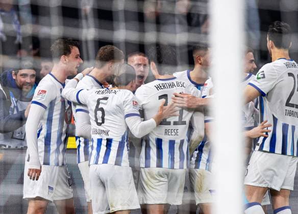 Soccer, Men, Season 2023 2024, 2 Bundesliga 22 Matchday , Hertha BSC 1 FC Magdeburg, f l Pascal Klemens Hertha BSC , Marten Winkler Hertha BSC , Michal Karbownik Hertha BSC , Palko Dardai Hertha BSC , Fabian Reese Hertha BSC , Aymen Barkok Hertha BSC , Haris Tabakovic Hertha BSC , Celebration after goal to 2 1, 16 02 2024, Copyright: xSebastianxRäppold MatthiasxKochx