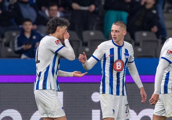 Soccer, Men, Season 2023 2024, 2 Bundesliga 22 Matchday , Hertha BSC 1 FC Magdeburg, f l Fabian Reese Hertha BSC , Palko Dardai Hertha BSC , Marton Dardai Hertha BSC , Celebration after goal to 2 1, 16 02 2024, Copyright: xSebastianxRäppold MatthiasxKochx