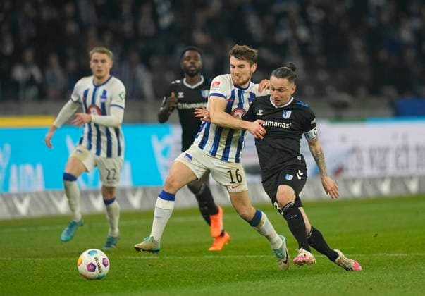 Germany, Berlin, 16 02 2024, Olympic Stadium, Hertha BSC vs 1 FC Magdeburg 2 Bundesliga, Jonjoe Kenny Hertha BSC and Baris Atik 1 FC Magdeburg battle for the ball Berlin Olympic Stadium Berlin Germany eu-images-659