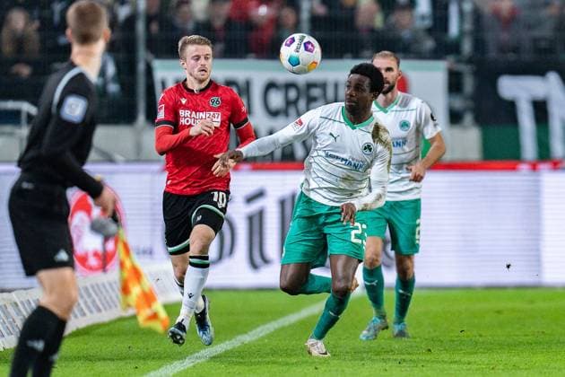 Gideon Jung Greuter Fuerth, 23 Sebastian Ernst Hannover 96, 10 Hannover 96 vs Greuther Fuerth, Soccer, 2 Bundesliga, 22 Matchday, 16 02 2024 DFL REGULATIONS PROHIBIT ANY OUSE OF PHOTOGRAPHS AS IMAGE SEQUENCES AND OR QUASI VIDEO Hannover 96 vs Greuther Fuerth, Soccer, 2 Bundesliga, 22 Matchday, 16 02 2024 Hannover Copyright: xEibner-Pressefoto BahhoxKarax EP_HAN