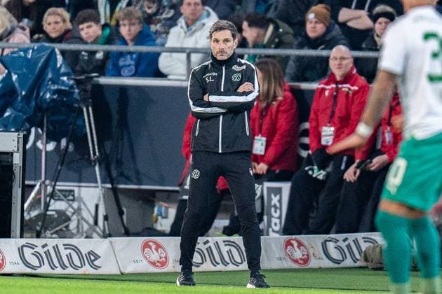 Stefan Leitl Hannover 96, Head Coach Hannover 96 vs Greuther Fuerth, Football, Bundesliga 2, Matchday 22, 16 02 2024 DFL REGULATIONS PROHIBIT ANY OUSE OF PHOTOGRAPHS AS IMAGE SEQUENCES AND OR QUASI VIDEO Hannover 96 vs Greuther Fuerth, Football, Bundesliga 2, Matchday 22, 16 02 2024 Hannover Copyright: xEibner-Pressefoto BahhoxKarax EP_HAN