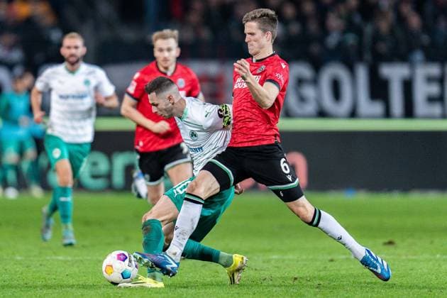 Branimir Hrgota Greuter Fuerth, 10 Fabian Kunze Hannover 96, 6 Hannover 96 vs Greuther Fuerth, Soccer, 2 Bundesliga, 22 Matchday, 16 02 2024 DFL REGULATIONS PROHIBIT ANY OUSE OF PHOTOGRAPHS AS IMAGE SEQUENCES AND OR QUASI VIDEO Hannover 96 vs Greuther Fuerth, Soccer, 2 Bundesliga, 22 Matchday, 16 02 2024 Hannover Copyright: xEibner-Pressefoto BahhoxKarax EP_HAN