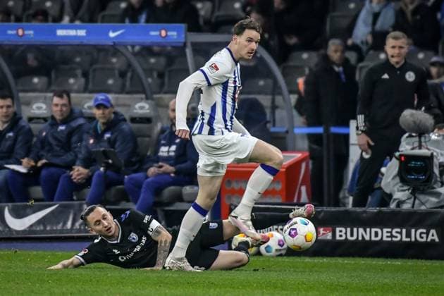 Soccer 2 Bundesliga, Hertha BSC 1 FC Magdeburg 16 02 2024, xdanx, Soccer 2 Bundesliga, Hertha BSC 1 FC Magdeburg, v l Baris Atik 1 FC Magdeburg 23 ,Pascal Klemens Hertha BSC 41 ,Zweikampf, duel, fight, tackle DFL DFB REGULATIONS PROHIBIT ANY USE OF PHOTOGRAPHS as IMAGE SEQUENCES and or QUASI VIDEO Photo Daniel Lakomski Mix1 Berlin Olympiastadion Berlin Berlin Germany EN Copyright: xDanielxLakomskix