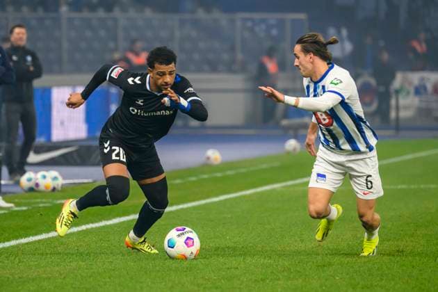 v l Xavier Amaechi 1 FC Magdeburg, 20 , Michal Karbownik Hertha BSC, 06 , duel, action, fight, Hertha BSC 1 FC Magdeburg, 2 Bundesliga, football, DFB, season 2023 2024, 22 matchday, Olympia Stadion Berlin, DFB DFL REGULATIONS PROHIBIT ANY USE OF PHOTOGRAPHS AS IMAGE SEQUENCES AND OR QUASI VIDEO, 16 02 2024, photo HMB Media Uwe Koch Copyright: HMBxMedia UwexKoch