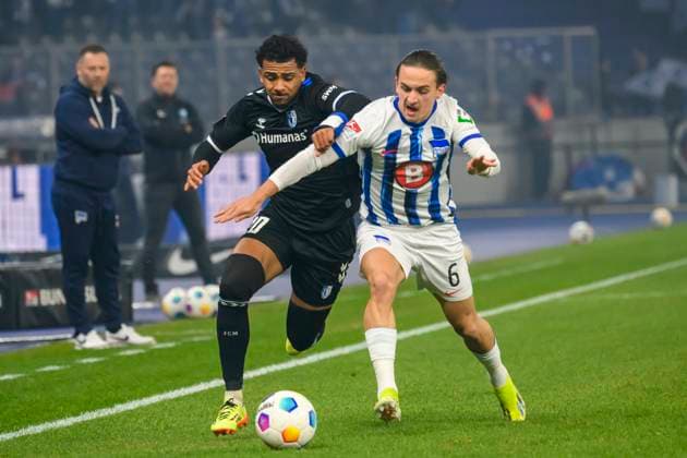 v l Xavier Amaechi 1 FC Magdeburg, 20 , Michal Karbownik Hertha BSC, 06 , duel, action, fight, Hertha BSC 1 FC Magdeburg, 2 Bundesliga, football, DFB, season 2023 2024, 22 matchday, Olympia Stadion Berlin, DFB DFL REGULATIONS PROHIBIT ANY USE OF PHOTOGRAPHS AS IMAGE SEQUENCES AND OR QUASI VIDEO, 16 02 2024, photo HMB Media Uwe Koch Copyright: HMBxMedia UwexKoch
