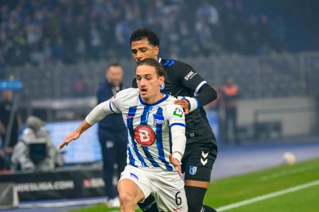 v l Xavier Amaechi 1 FC Magdeburg, 20 , Michal Karbownik Hertha BSC, 06 , duel, action, fight, Hertha BSC 1 FC Magdeburg, 2 Bundesliga, football, DFB, season 2023 2024, 22 matchday, Olympia Stadion Berlin, DFB DFL REGULATIONS PROHIBIT ANY USE OF PHOTOGRAPHS AS IMAGE SEQUENCES AND OR QUASI VIDEO, 16 02 2024, photo HMB Media Uwe Koch Copyright: HMBxMedia UwexKoch