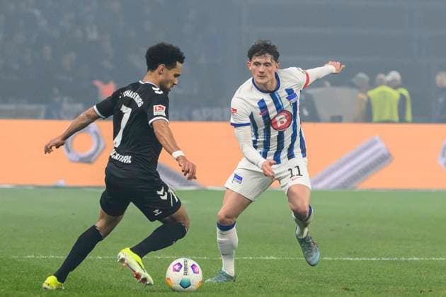 v l Herbert Bockhorn 1 FC Magdeburg, 07 , Fabian Reese Hertha BSC, 11 , duel, action, fight, Hertha BSC 1 FC Magdeburg, 2 Bundesliga, football, DFB, season 2023 2024, 22 matchday, Olympia Stadion Berlin, DFB DFL REGULATIONS PROHIBIT ANY USE OF PHOTOGRAPHS AS IMAGE SEQUENCES AND OR QUASI VIDEO, 16 02 2024, photo HMB Media Uwe Koch Copyright: HMBxMedia UwexKoch