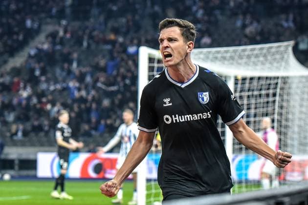 Soccer 2 Bundesliga, Hertha BSC 1 FC Magdeburg 16 02 2024, xdanx, Soccer 2 Bundesliga, Hertha BSC 1 FC Magdeburg, v l Tobias Mueller 1 FC Magdeburg 21 ,Jubilation after the 2 2 DFL DFB REGULATIONS PROHIBIT ANY USE OF PHOTOGRAPHS as IMAGE SEQUENCES and or QUASI VIDEO Photo Daniel Lakomski Mix1 Berlin Olympiastadion Berlin Berlin Germany EN Copyright: xDanielxLakomskix