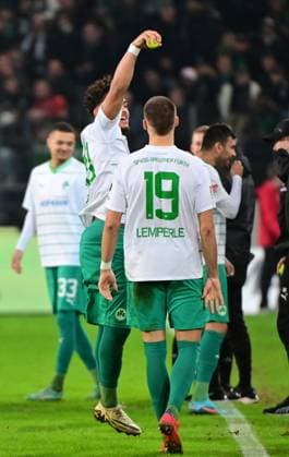 16 02 2024 Soccer season 2023 2024 2 Soccer Bundesliga 22 Matchday Hannover 96 H96 SpVgg Greuther Fürth Kleeblatt Sportfoto Zink MeZi xmexzix DFL regulations prohibit any use of photographs as image sequences and or quasi video only for editorial use Armindo Sieb 30, SpVgg Greuther Fürth mit Tennisball Spielunterbrechung