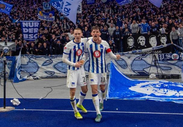 Soccer, Men, Season 2023 2024, 2 Bundesliga 22 Matchday , Hertha BSC 1 FC Magdeburg, f l Palko Dardai Hertha BSC , Fabian Reese Hertha BSC , Cheering after goal to 3 2, 16 02 2024, Copyright: xSebastianxRäppold MatthiasxKochx