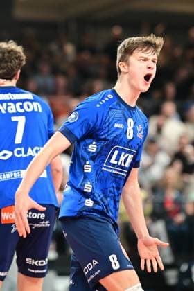 Volleyball I Men I Season 2023 2024 I Bundesliga I 20 Matchday I SVG Lüneburg SWD powervolleys Düren I 16 2 2024 Theo Mohwinkel 8, SVG Lüneburg cheers, joy, scream Lüneburg LKH Arena Lower Saxony Germany Copyright: xLobeca AndreasxHannigx