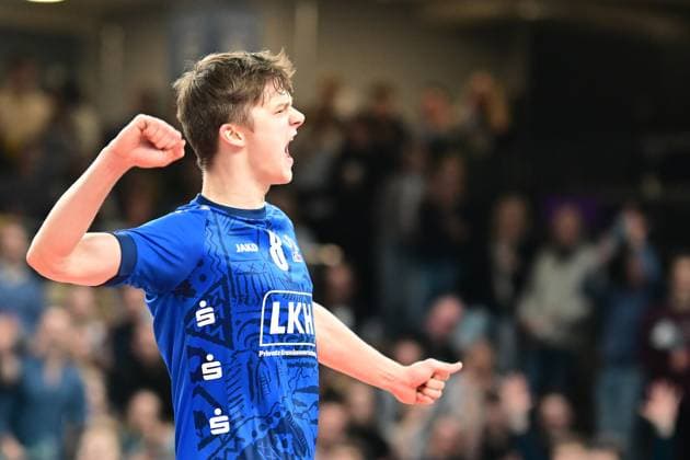 Volleyball I Men I Season 2023 2024 I Bundesliga I 20 Matchday I SVG Lüneburg SWD powervolleys Düren I 16 2 2024 Theo Mohwinkel 8, SVG Lüneburg cheers, joy, scream Lüneburg LKH Arena Lower Saxony Germany Copyright: xLobeca AndreasxHannigx