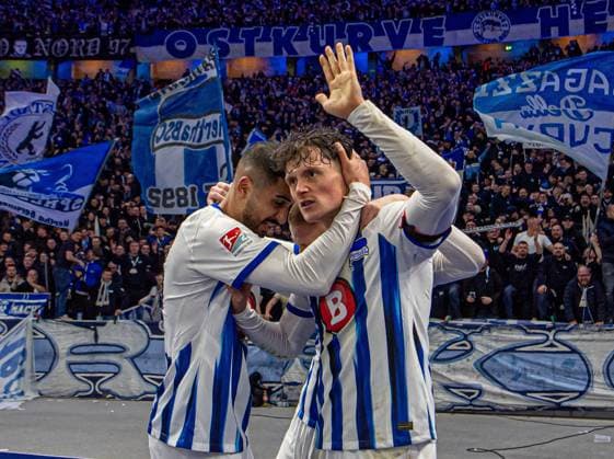 Soccer, Men, Season 2023 2024, 2 Bundesliga 22 Matchday , Hertha BSC 1 FC Magdeburg, v l Aymen Barkok Hertha BSC , Palko Dardai Hertha BSC , Fabian Reese Hertha BSC , Cheering after goal to 3 2, 16 02 2024, Copyright: xSebastianxRäppold MatthiasxKochx